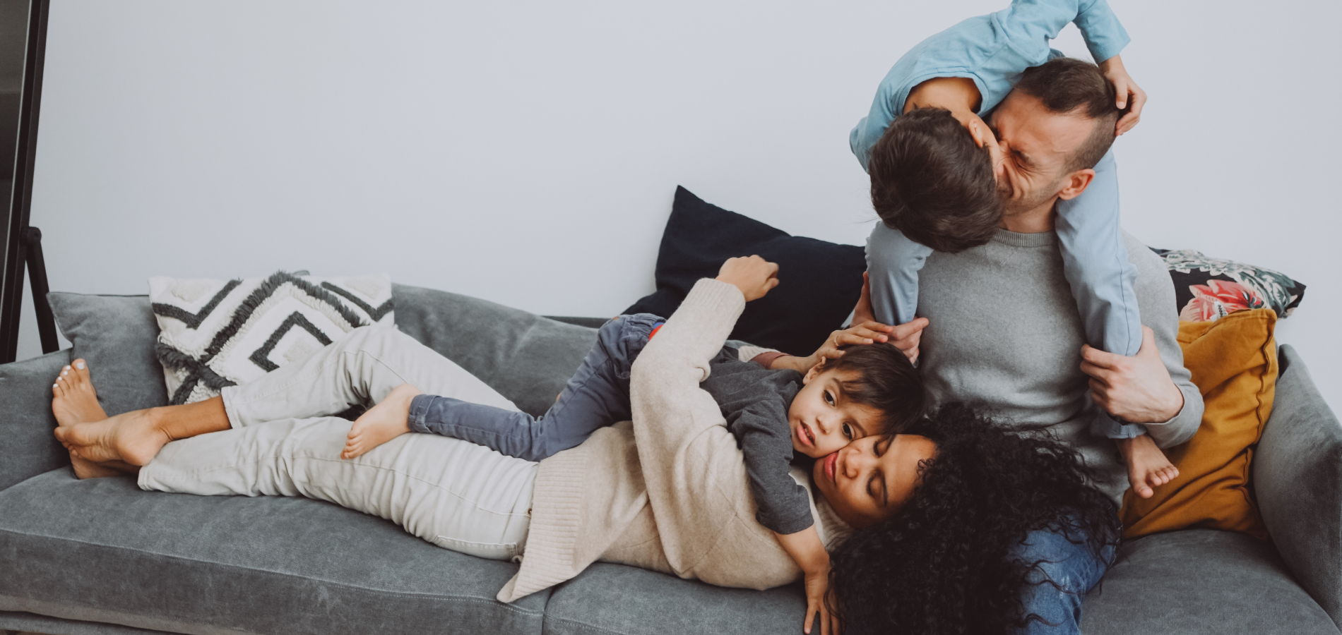 Famille heureuse avec nos coussin