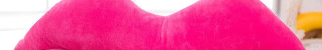 Coussin créatif en forme de lèvres roses
