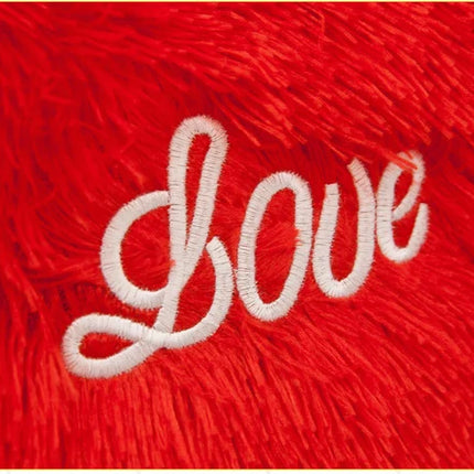 Coussin cœur rouge imprimé love en blanc