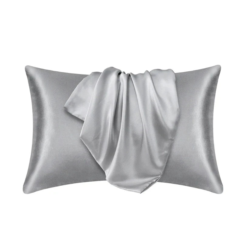 Housse de coussin en soie gris